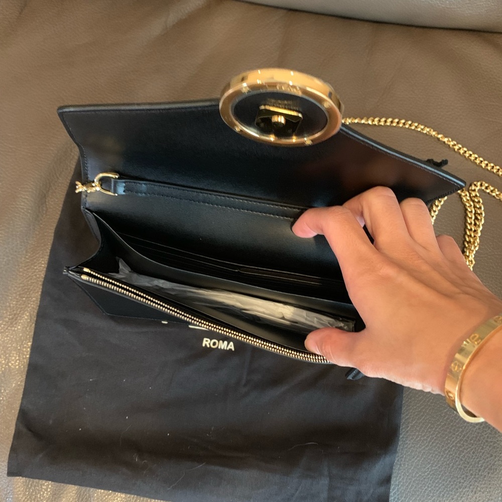 Fendi Wallet on chain (100% authentic and new )
